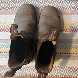 Blundstone Chelsea Boot in Rustic Brown. Size 4 (AU).